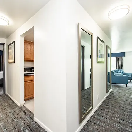 Oyster Bay Inn & Suites-2