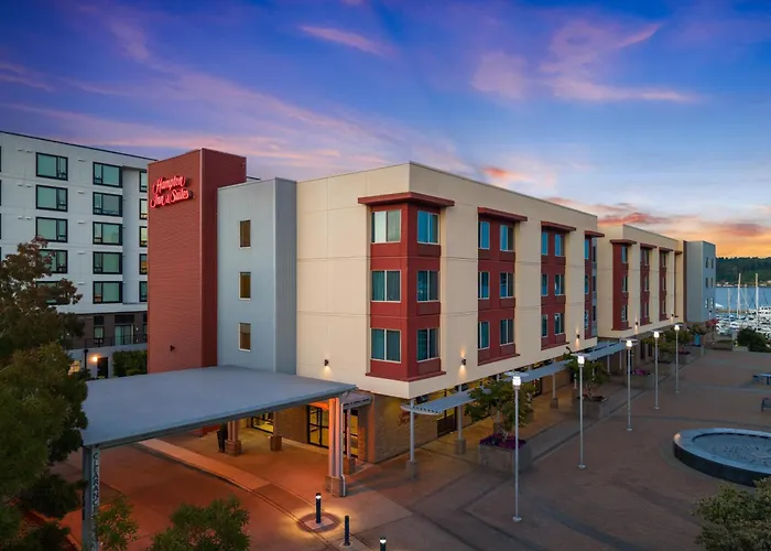 Hampton Inn & Suites